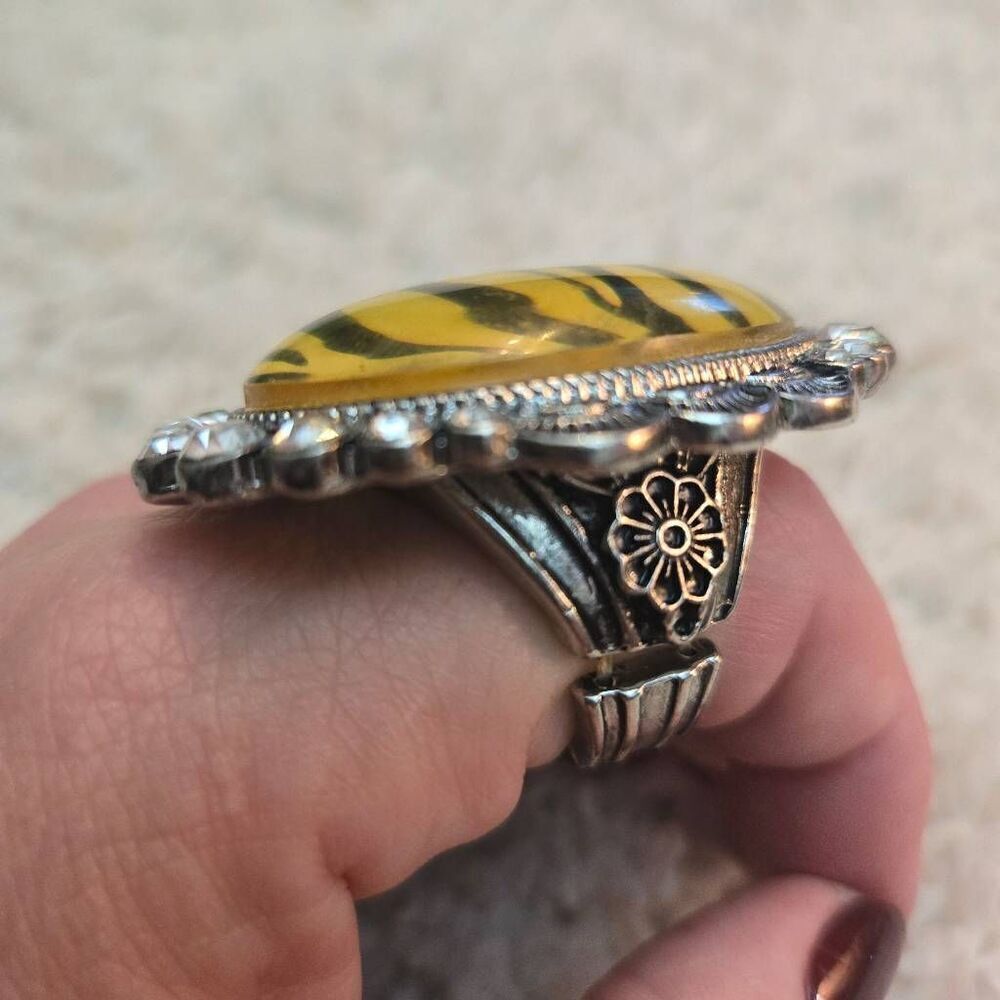 NWOT Zebra Rhinestone Stretch Ring - Picture 3 of 7